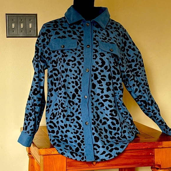 Jackets & Blazers - NWOT Women Leopard Shacket Jacket Lightweight Lapel Long Sleeve
Corduroy Shirt